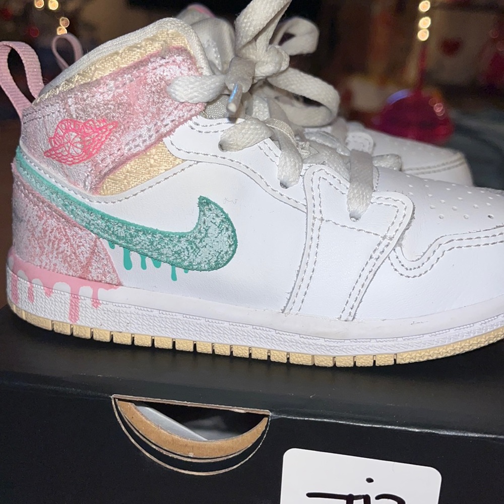 Jordan 1 ice cream - toddler size 8c - pink & mint green